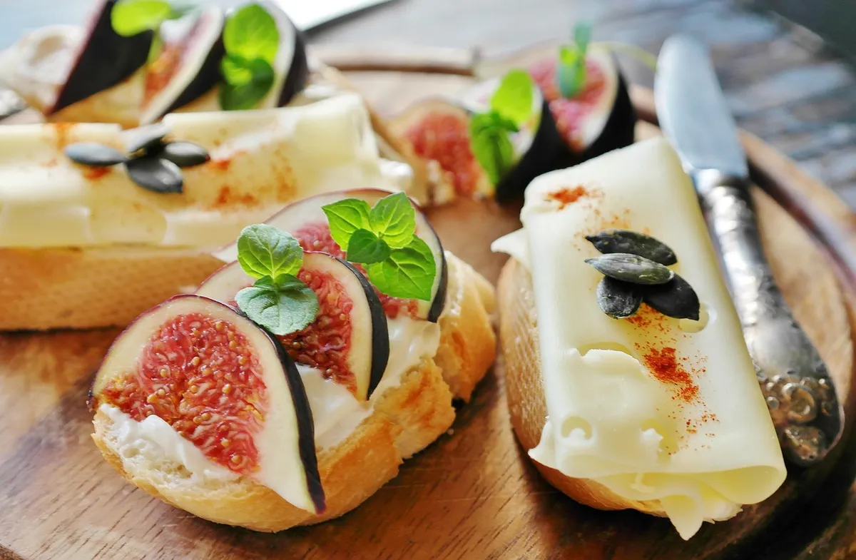 fig, cheese, bread, food, cream cheese, goat cheese, baguette, starter, snack, dish, healthy, nutrition, vegetarian, food photography, fig, cheese, cheese, chee