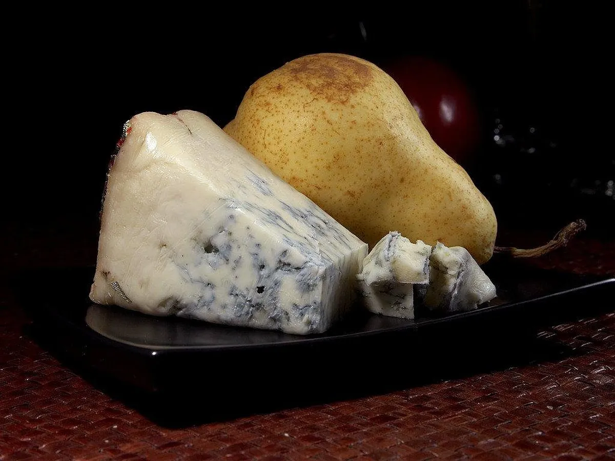 gorgonzola, cheese, blue mold, mould, noble mold, dairy product, food, ingredient, meal, snack, yummy, fat, fatty, protein-rich, healthy, hearty, cheeses, gorgo