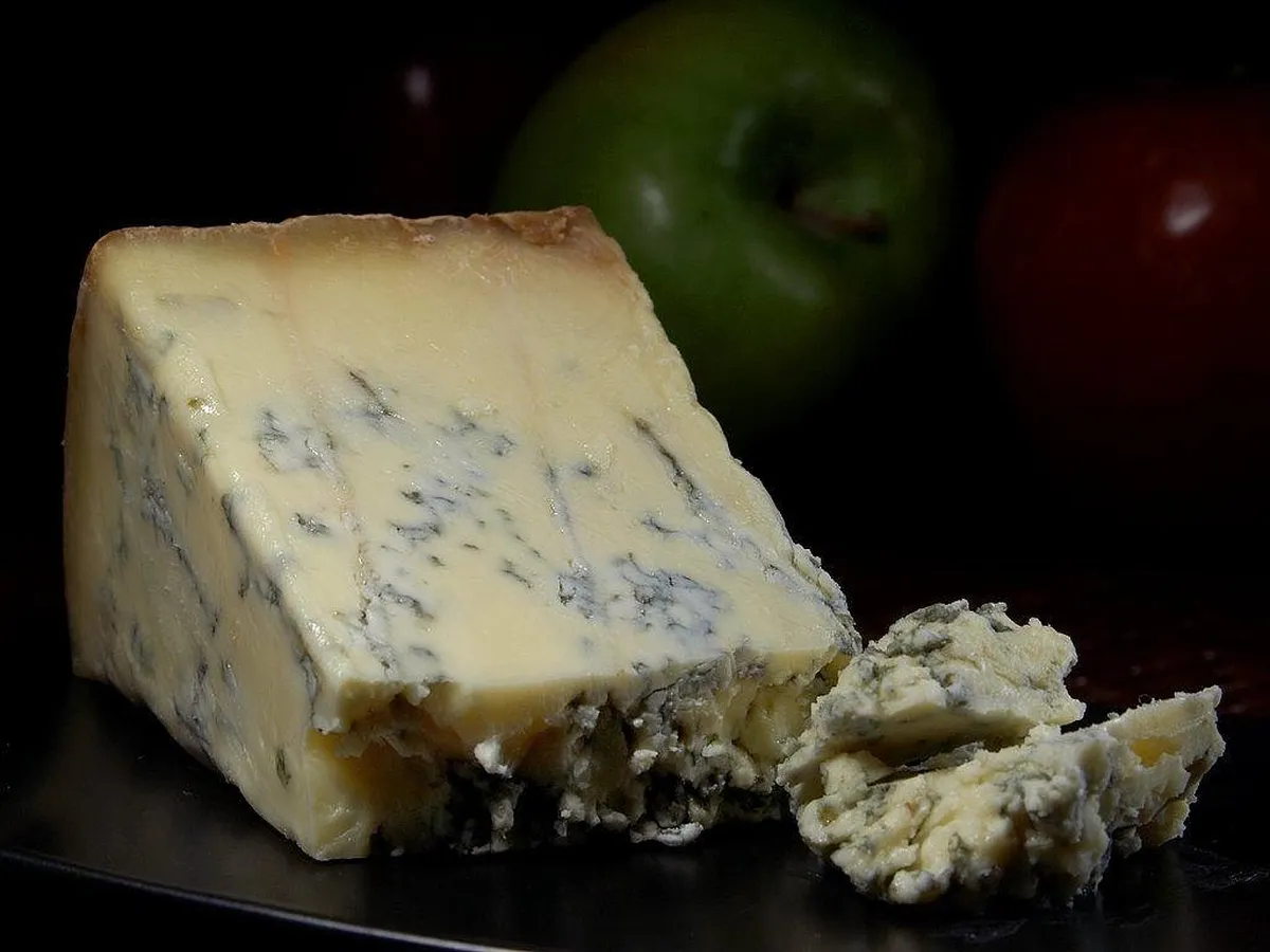 stilton blue cheese, blue mold, mould, noble mold, cheese, dairy product, food, ingredient, meal, snack, yummy, fat, fatty, protein-rich, healthy, hearty, chees