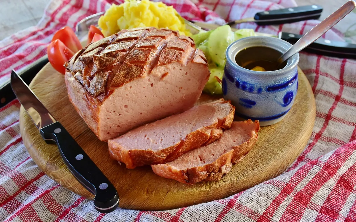 meatloaf, food, meal, liver cheese, meat cheese, dish, snack, lunch, tasty, baked, potato salad, bavarian, cutting board, knife, food photography, meatloaf, mea